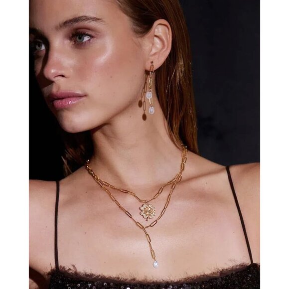 Lucky Clover Pendant Necklace in 18K Gold with Adjustable Length & Zirconia - Picture 2 of 7